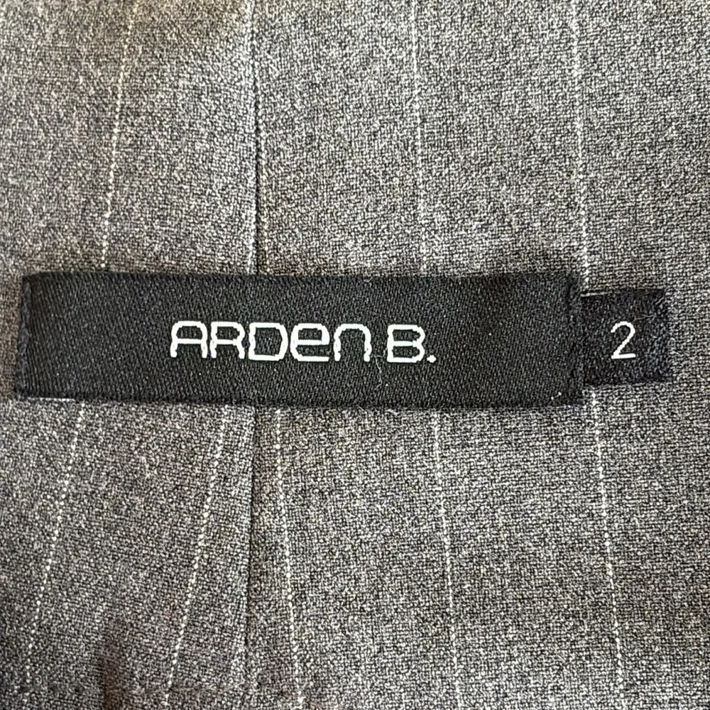 Arden B. Gray PinstripePencil Skirt With Bow Belt Size 2